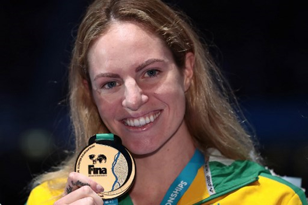 احتفظت الاسترالية ايميلي سيبوهم بلقبها العالمي في سباق 200 م ظهرا عندما احرزت الميدالية الذهبية