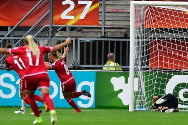 أحرزت تريزا نيلسن هدف الفوز للدنمارك بضربة رأس، قبل نهاية المباراة بسبع دقائق