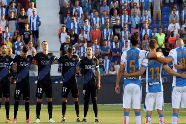 يؤبن المشاركون في الدوري الإسباني لكرة القدم ضحايا هجوم إقليم كتالونيا مع بداية مبارايات الموسم الجديد