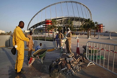 قطر تؤكد إلتزامها حماية العمال ردا على تقرير حقوقي