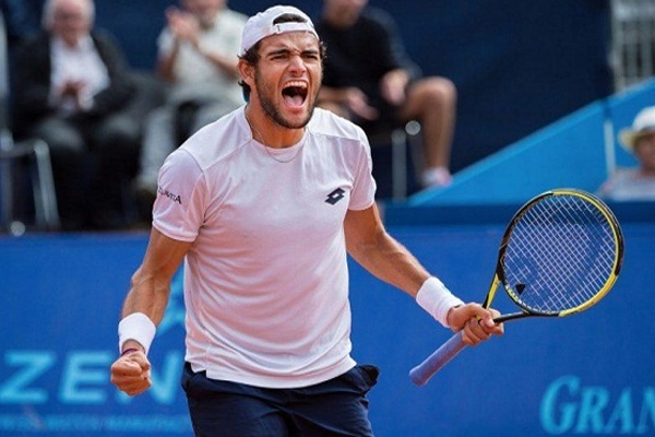 حقق الايطالي ماتيو بيريتيني، المصنف 84 عالميا، مفاجأة مدوية باحرازه الاحد أول لقب في مسيرته الفتية 