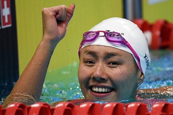 السباحة الصينية ليو شانغ تحطم الرقم العالمي لسباق 50م ظهرا