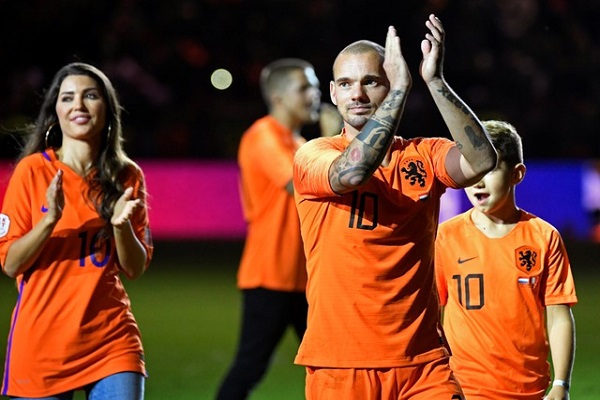 ديباي يهدي سنايدر الفوز في ظهوره الأخير بقميص هولندا