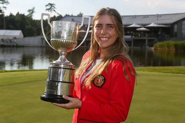 الإسبانية سيليا باركين أروسامينا (22 سنة)، إحدى بطلات الغولف الجامعيات
