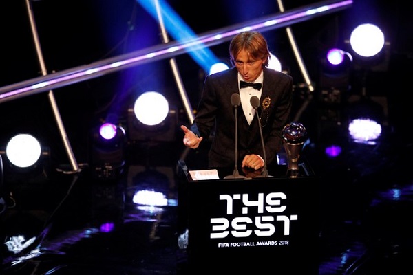 الكرواتي لوكا مودريتش يتوج بجائزة أفضل لاعب في العالم