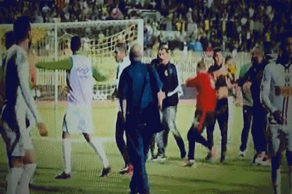 80 مصابا في أعمال شغب بعد مباراة بالدوري الجزائري