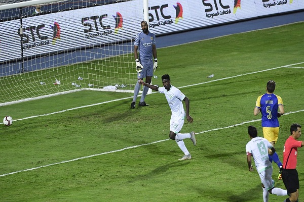 الأهلي يلحق بالنصر الخسارة الأولى في الدوري السعودي