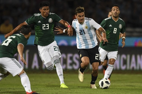 ديبالا يقود الأرجنتين إلى الفوز على المكسيك