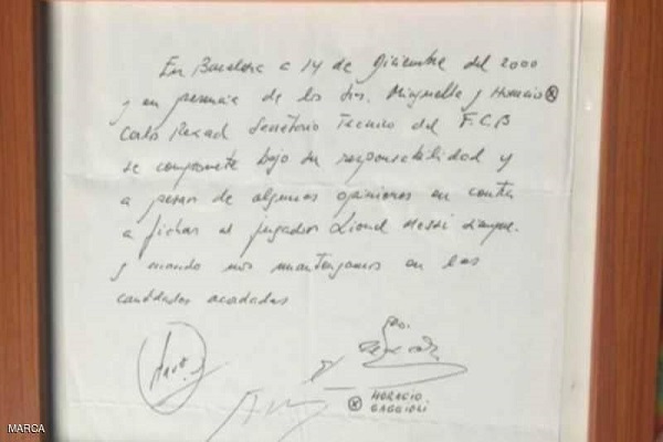 أول عقد لميسي مع برشلونة كتب على منديل