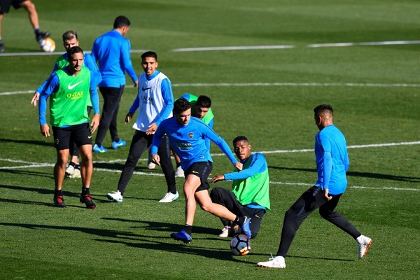 لاعبو بوكا جونيورز الأرجنتيني خلال حصة تدريبية على ملعب تابع للاتحاد الإسباني 