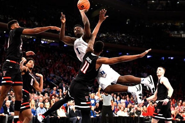 زايون وليامسون العملاق المقبل على دوري محترفي السلة الأميركية