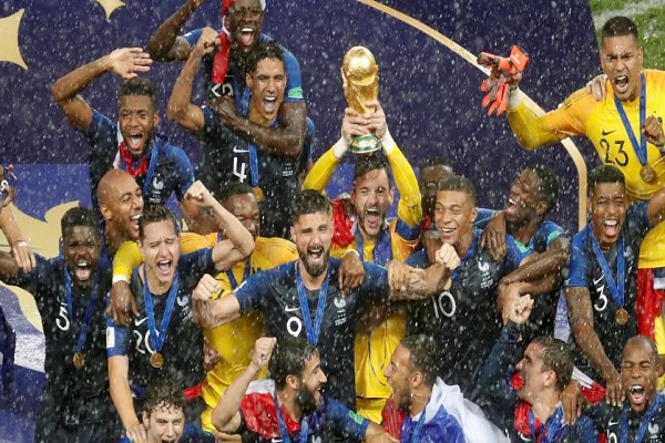المنتخب الفرنسي لكرة القدم أحرز لقب كأس العالم للمرة الثانية في تاريخه
