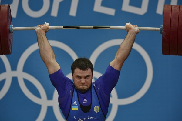 الرباع الأوكراني أوليكسي توروختيي خلال منافسات وزن ما دون 105 كلغ في دورة الألعاب الأولمبية