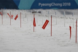 الرياح تفرض تأجيل أكثر من سباق في بيونغ تشانغ