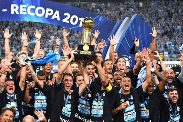  احرز غريميو البرازيلي لقب الكأس السوبر الاميركية الجنوبية لكرة القدم بفوزه على ضيفه انديبندينتي الارجنتيني