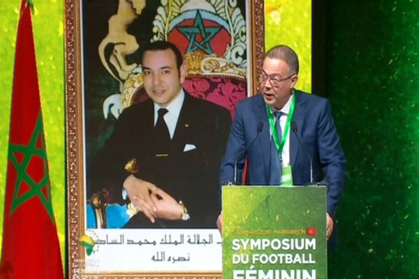 فوزي لقجع رئيس الجامعة الملكية المغربية لكرة القدم خلال افتتاح المناظرة الأفريقية لكرة القدم النسوية بمراكش