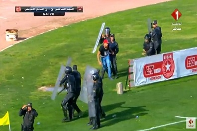 قناة تونسية تلوح بعدم تغطية مباريات القدم بعد إعتداء على صحافيين