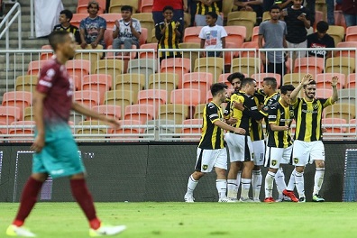 الاتحاد يهزم الاتفاق والقادسية يضمن البقاء في دوري المحترفين