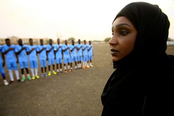 السودانية سلمى الماجدي خلال حصة تدريبية لفريق الأهلي القضارف، في صورة مؤرخة 17 شباط/فبراير 2018.