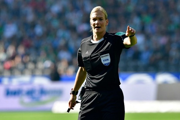 بيبينا شتاينهاوس، أول سيدة تتولى تحكيم مباريات لكرة القدم في الدوري الالماني،