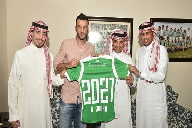 الأهلي السعودي يمدد عقد عمر السومة حتى 2021