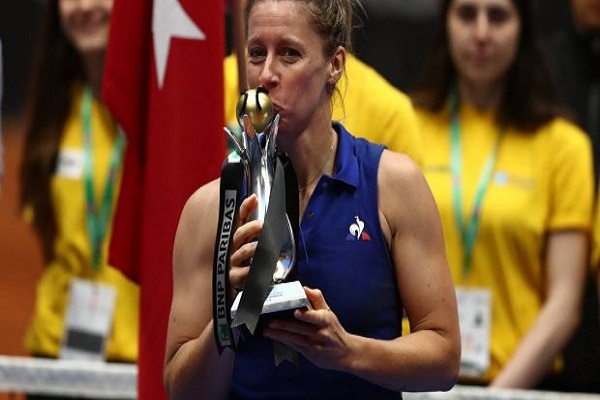 الفرنسية بارمانتييه تحرز اللقب