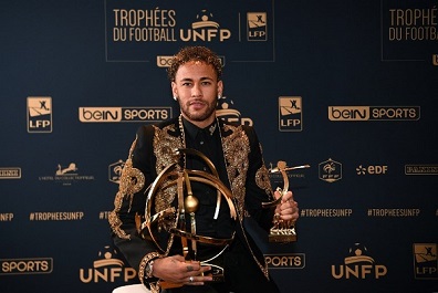نيمار ينال جائزة أفضل لاعب في فرنسا ويرفض الحديث عن مستقبله