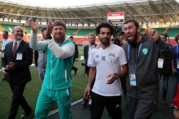 محمد صلاح مع الرئيس الشيشاني