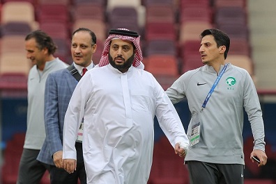 تركي آل الشيخ يشن هجومًا حادًا على لاعبي المنتخب السعودي