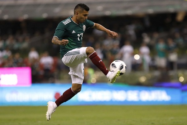 مهاجم المنتخب المكسيكي لكرة القدم خيسوس كورونا 
