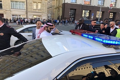 الشرطة الروسية تنقذ تركي آل الشيخ من الجماهير السعودية