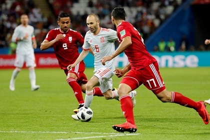 إسبانيا تنتزع فوزا صعبا من إيران وتضع قدما في ثمن النهائي