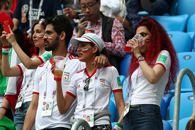 إيران تسمح للنساء بدخول الملاعب وسط حمى كأس العالم