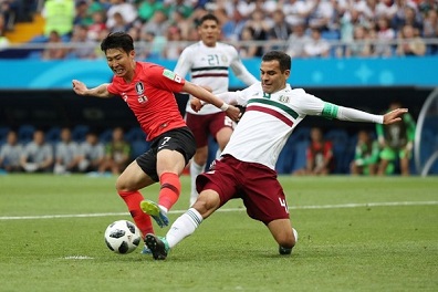 المكسيك تتخطى كوريا الجنوبية وتضع قدما في ثمن النهائي