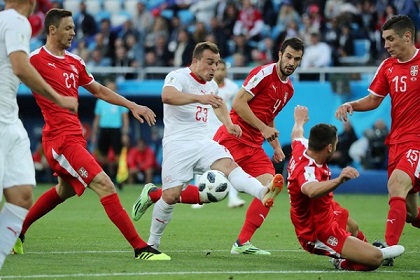 سويسرا تخطف الفوز من صربيا في الوقت القاتل