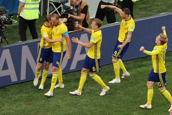 السويد تنتزع فوزا صعبا من كوريا الجنوبية