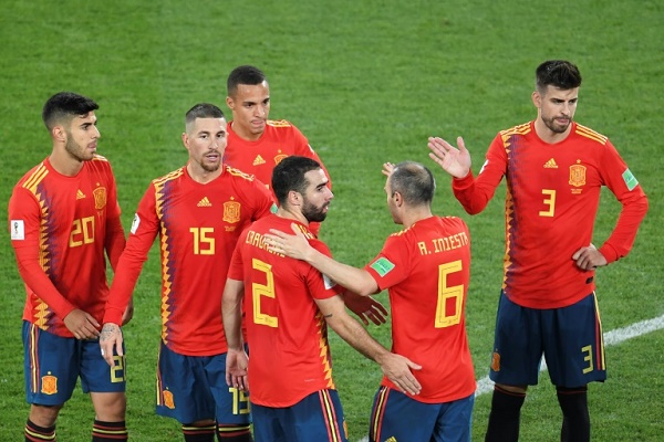لاعبو اسبانيا بعد المباراة ضد المغرب في الجولة الأخيرة من الدور الأول 
