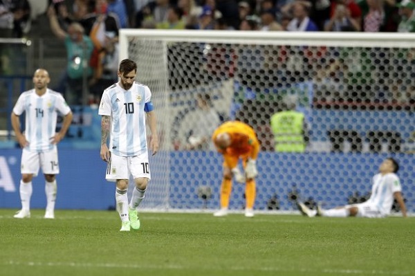 أداء المنتخب ينعكس شكوكا وخيبة في الأرجنتين