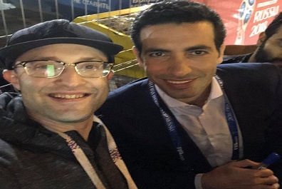 أبو تريكة يعتذر بعد صورة مع مشجع إسرائيلي