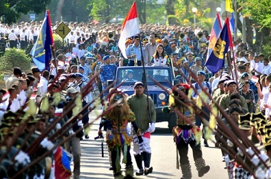 أندونيسيا تحتفل بوصول شعلة دورة الألعاب الآسيوية إلى أراضيها