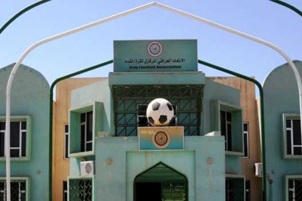 قرر اتحاد كرة القدم إقامة المباراة في أربيل تجنبا لدفع مبالغ مالية تفرضها وزارة الشباب والرياضة على استخدام ملاعبها