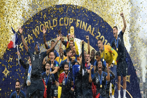 فرنسا تكرم اللاعبين المتوجين بلقب مونديال 2018 بوسام جوقة الشرف