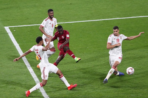 قطر تهزم الإمارات وتواجه اليابان في النهائي