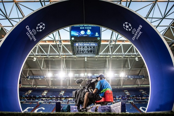 طالب بايرن ميونيخ ببث مباريات من دوري ابطال اوروبا على قنوات مفتوحة في المانيا