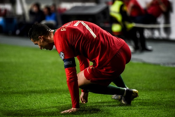 لم يكمل رونالدو مباراة البرتغال مع صربيا في لشبونة ضمن تصفيات كأس أوروبا 2020 بسبب الاصابة