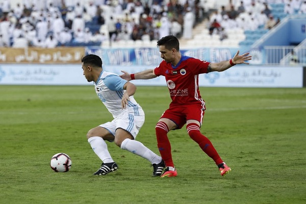 الشارقة يهزم بني ياس ويقترب من اللقب السادس في الدوري الإماراتي