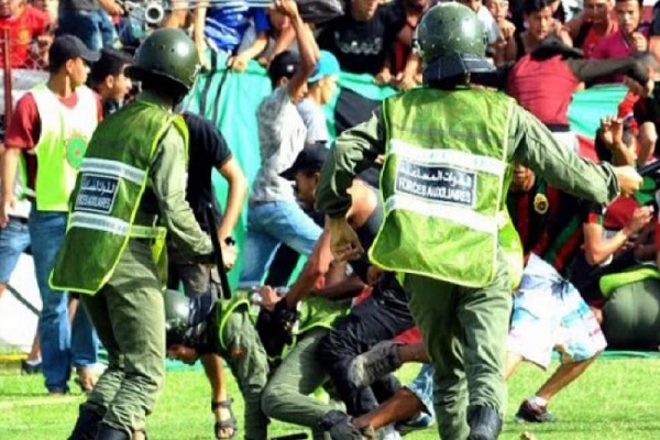 إصابة 32 شرطيا ومشجعَين في أعمال شغب في مباراة بالدوري المغربي