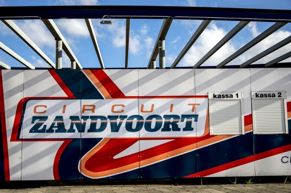 صورة تظهر شعار حلبة زاندفورت الهولندية التي تستقبل مجددا سباقات الفورمولا واحد 