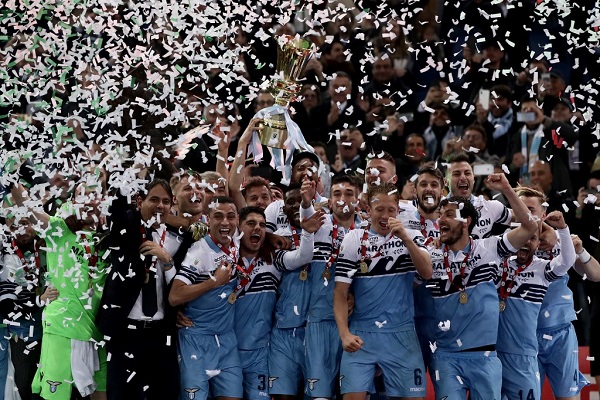لاتسيو يحرز لقبه السابع في كأس إيطاليا بفوز قاتل على أتالانتا