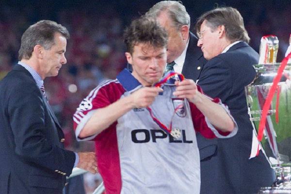  النجم الألماني السابق لوثر ماتيوس بعد نهائي دوري أبطال أوروبا عام 1999